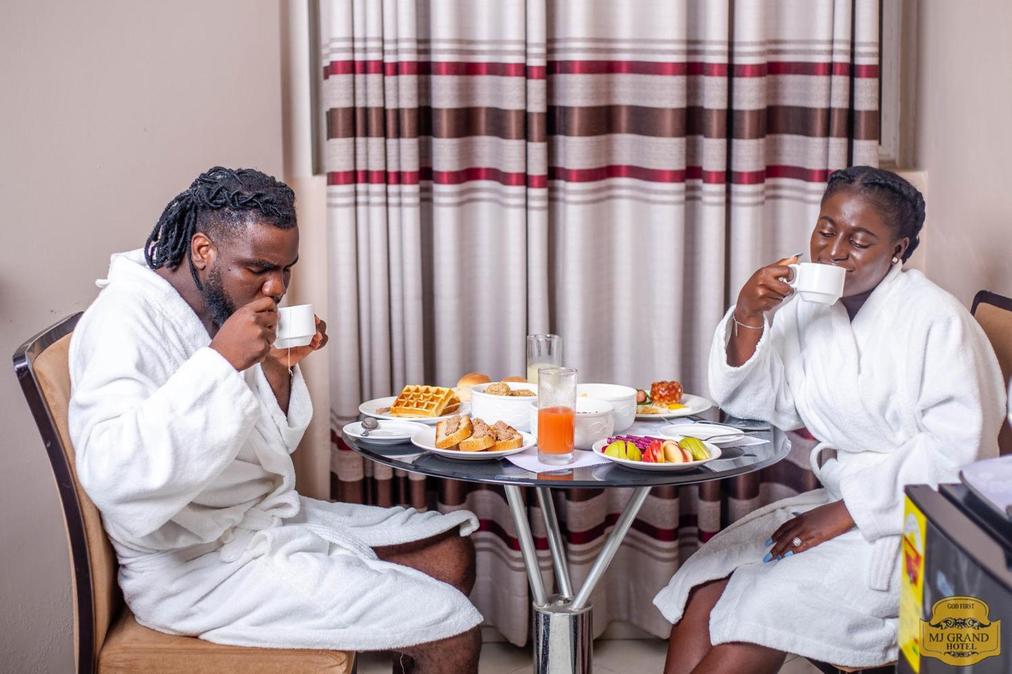 Mj Grand Hotel Accra Exterior photo